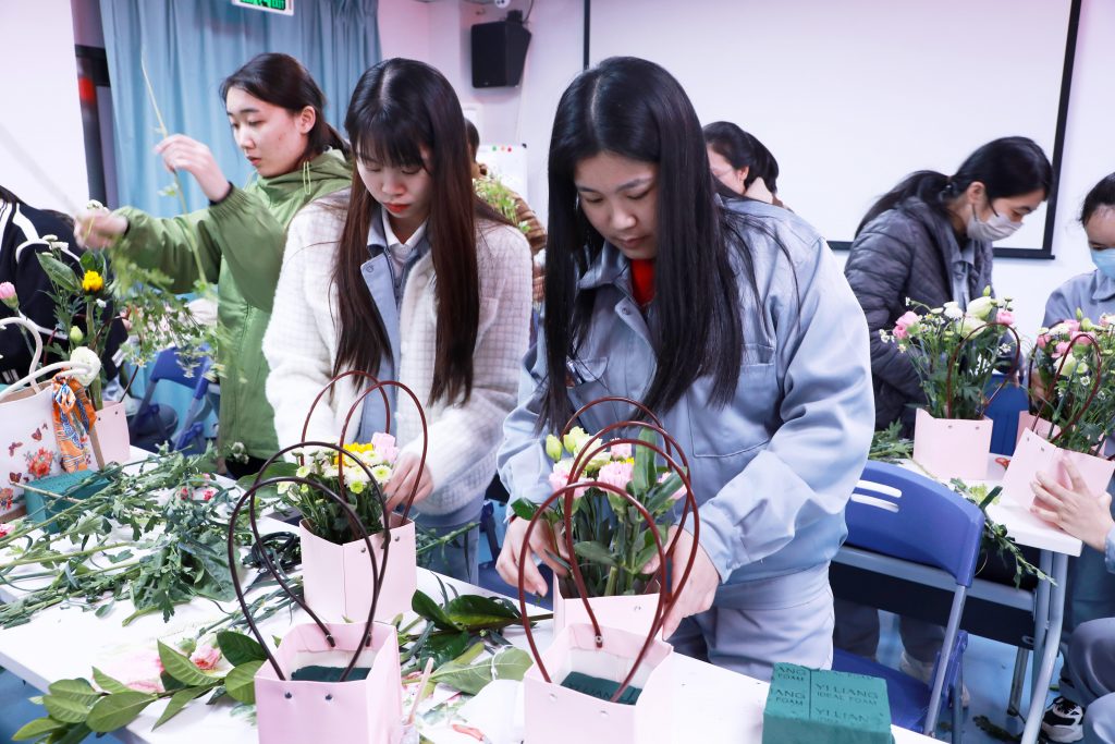 10 1024x683 - 芳容杏暖，花样年华 | 光弘科技三八女神节活动精彩回顾